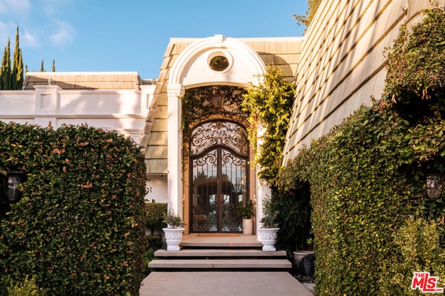 Foto del edificio - 18875 Pasadero Dr