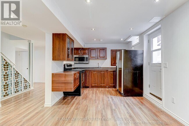 Building Photo - 6 Amberview Dr