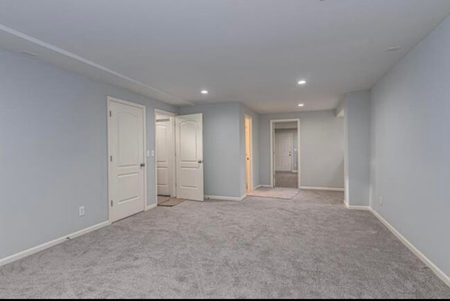 Building Photo - 5730 Clark St