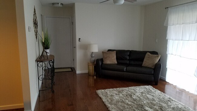 Living room - 2224 Glouchester Dr