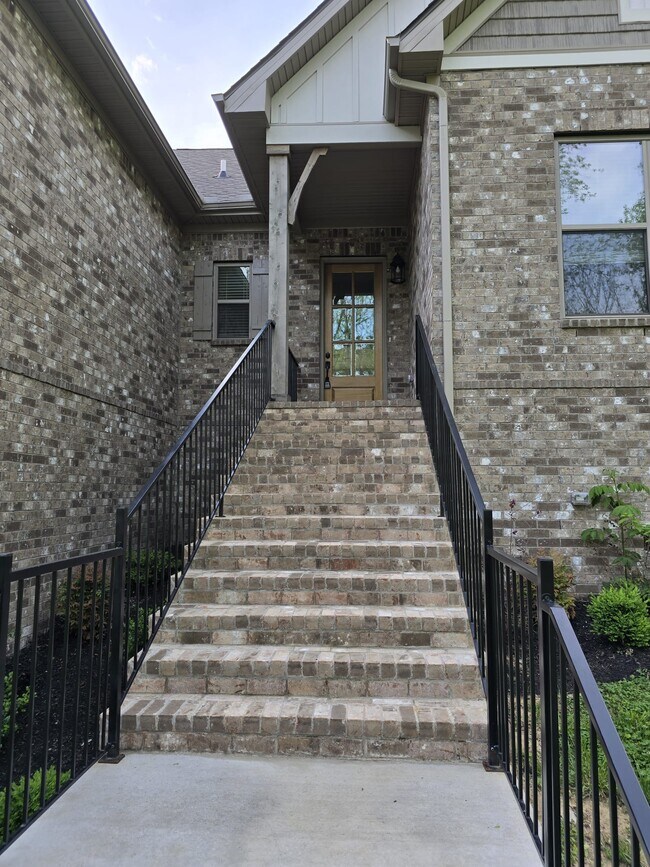 Building Photo - 3122 Burts Xing