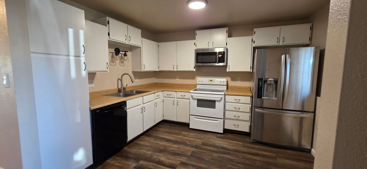 Foto principal - 4931 Green River St