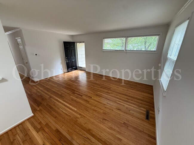 Foto del edificio - 2843 Hermitage Dr