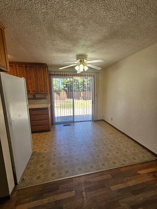 Building Photo - Home in Ideal Location with Large Backyard!