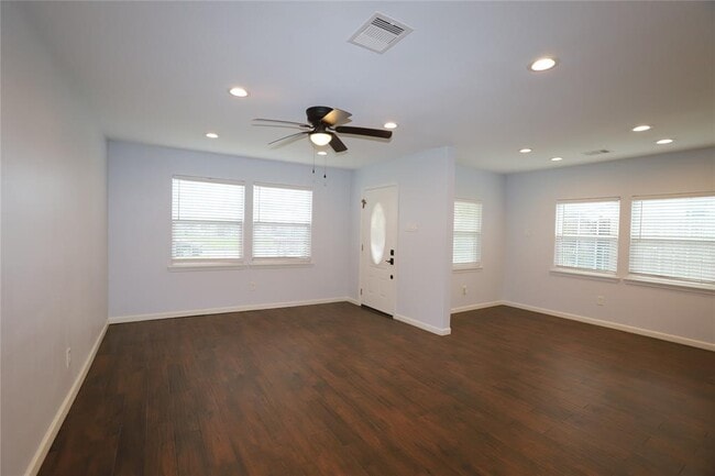 Foto del edificio - 7341 Oak Hl