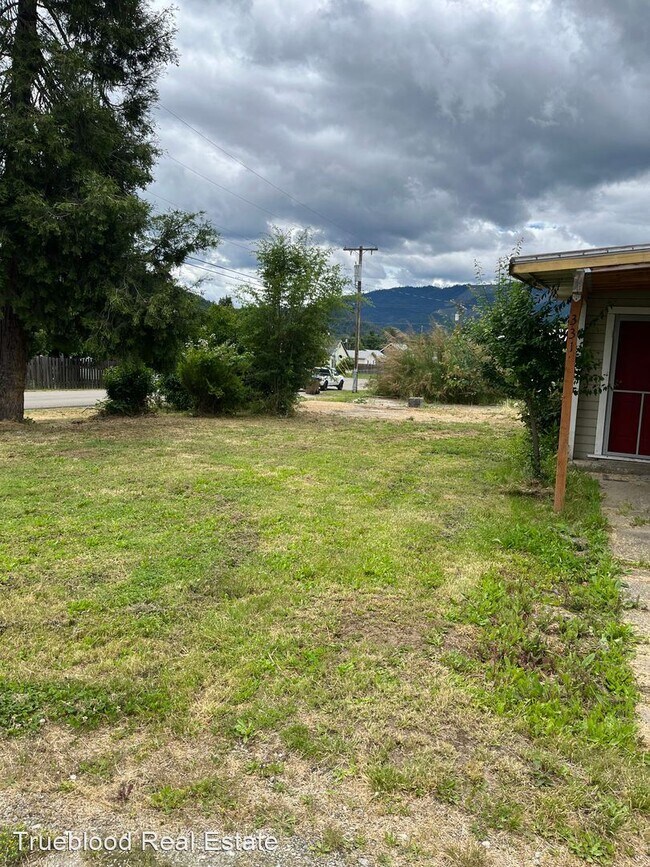 Building Photo - 4 br, 1.5 bath House - 331 E Fourth Ave.