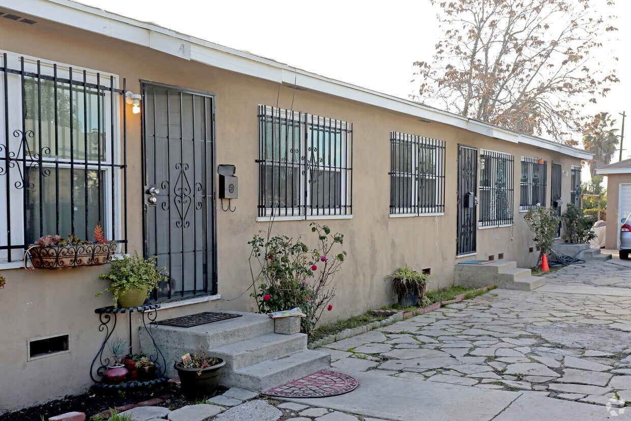 Foto del edificio - 216 E Myrrh St