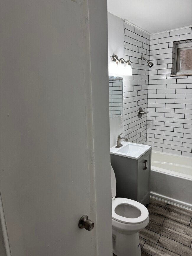 Foto del edificio - 2704 E Somerset St