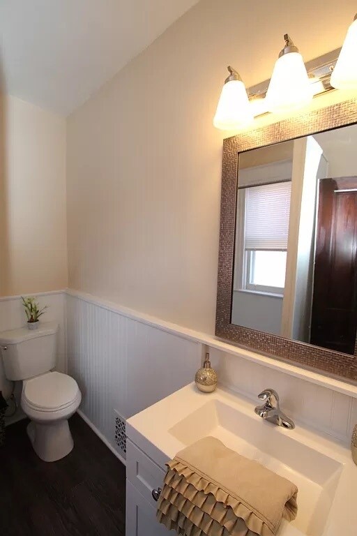 bathroom - 30 E 24th St