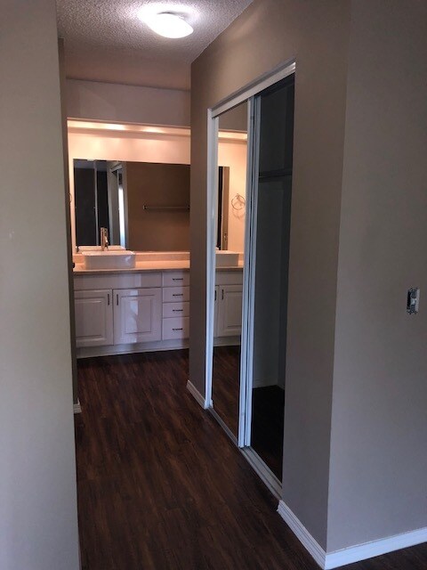 Foto del edificio - 7515 Winnetka Ave