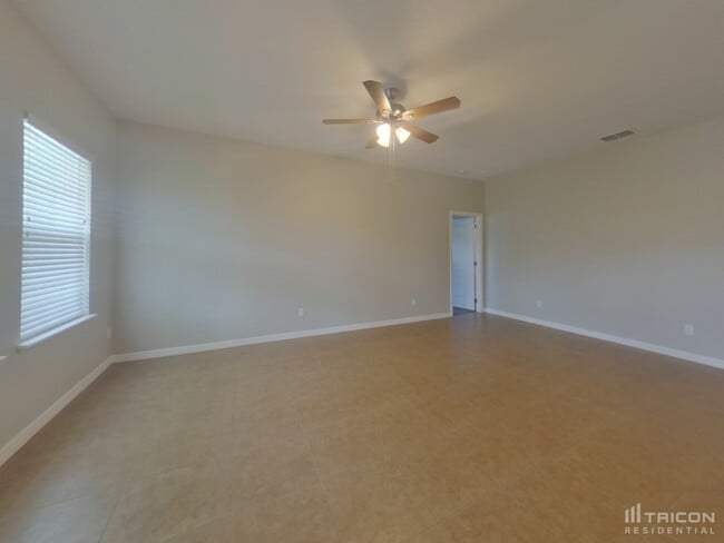 Building Photo - 617 del Pilar Dr