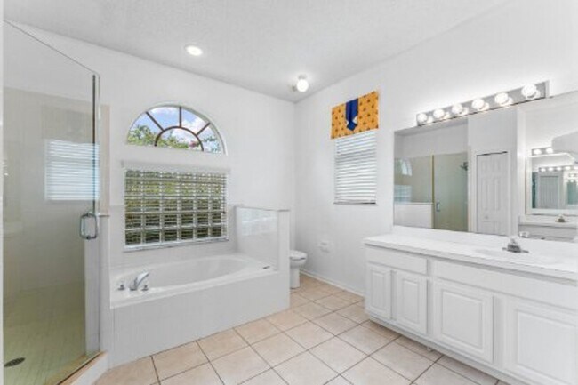 Building Photo - Beautiful Pool Home!