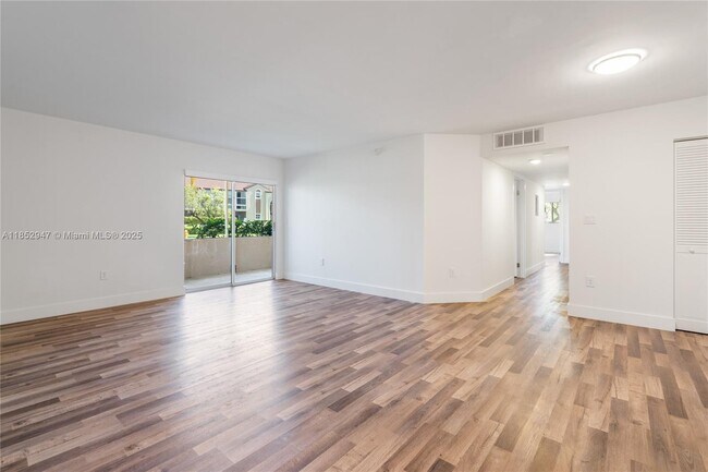 Foto del edificio - 4780 NW 102nd Ave