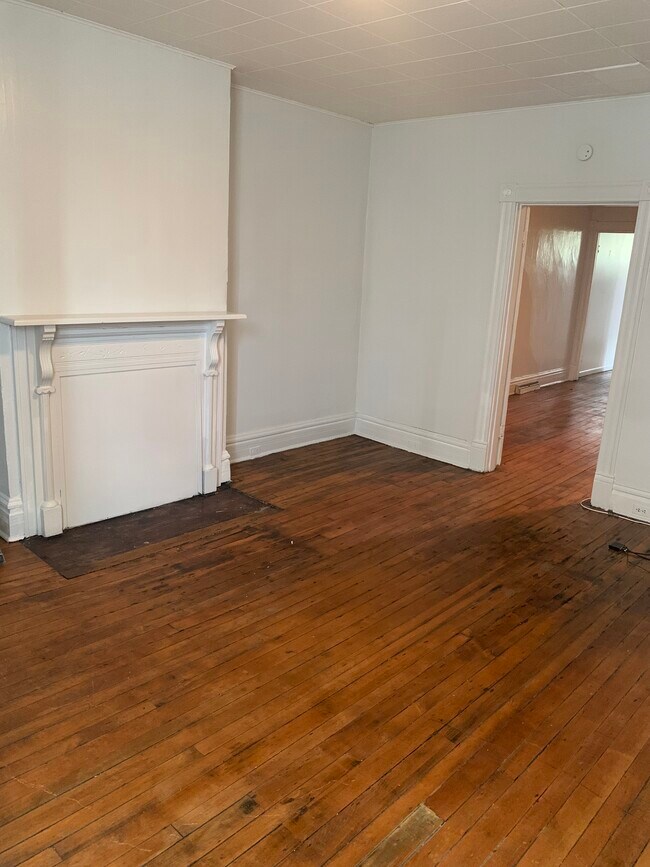 Living room - 4600 Friendship Ave