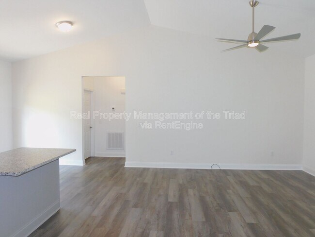 Foto del edificio - 3773 Hinshaw Country Rd