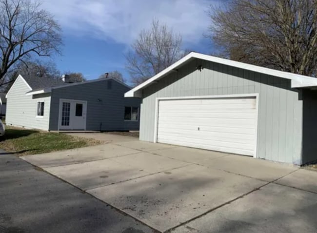 Building Photo - 702 Huey St
