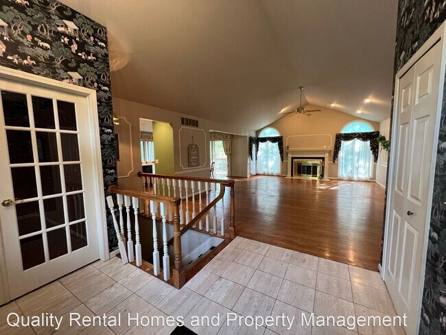 Building Photo - 4 br, 3.5 bath House - 6132 Covered Wagons...
