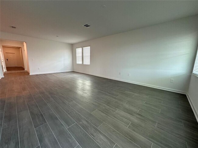 Foto del edificio - 5665 Wood Bridge Pl
