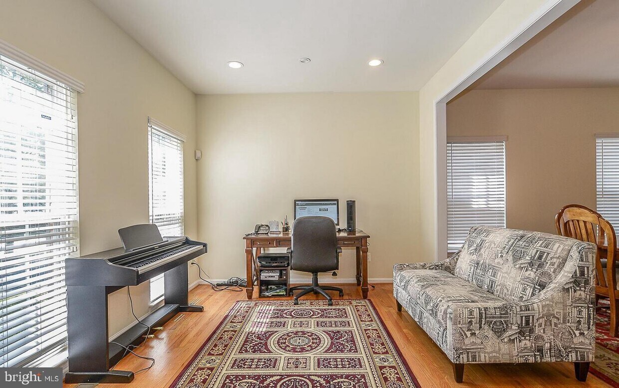 26077 Springdale Dr, Chantilly, VA 20152 House Rental in Chantilly