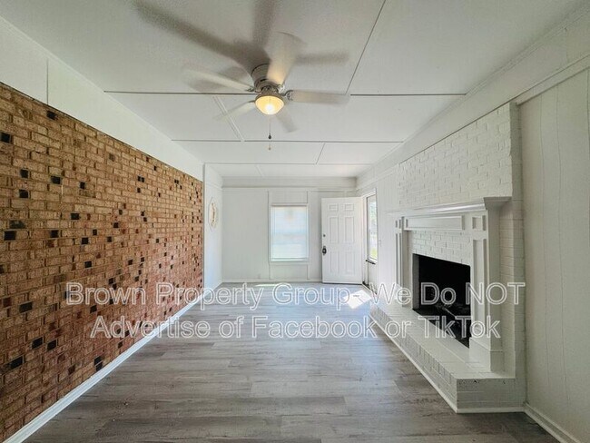 Foto del edificio - 5143 Longbranch Dr