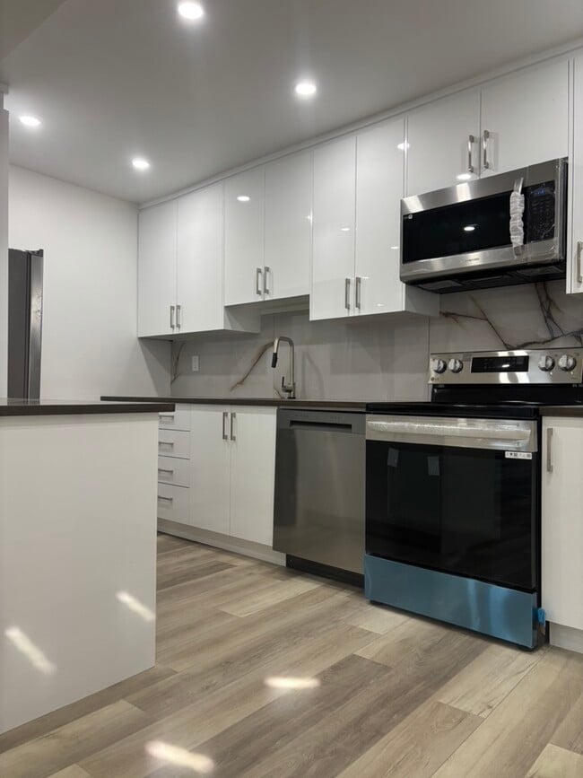 Photo du bâtiment - 720 Av. Marin