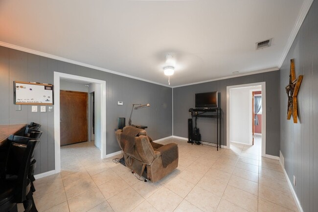 Building Photo - Updated 3-Bedroom Home with Private Yard &...