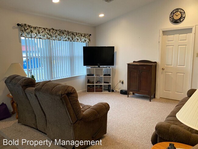 Foto del edificio - 3 br, 1 bath House - 456 W Oak Ave.