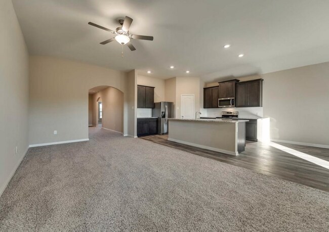 Building Photo - 2304 Dahlia Way