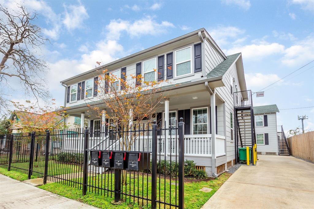 317 Eastwood St Unit 317C, Houston, TX 77011 Room for Rent in