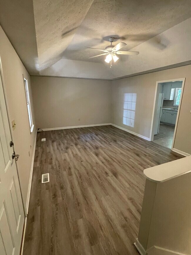 Building Photo - 107 Tanyard Trl