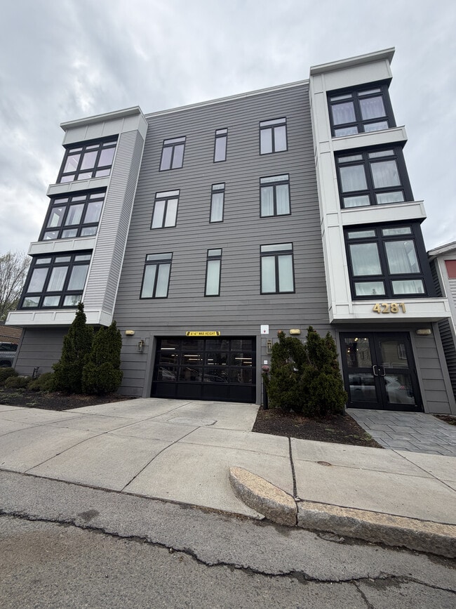 Building Photo - 4281 Washington St