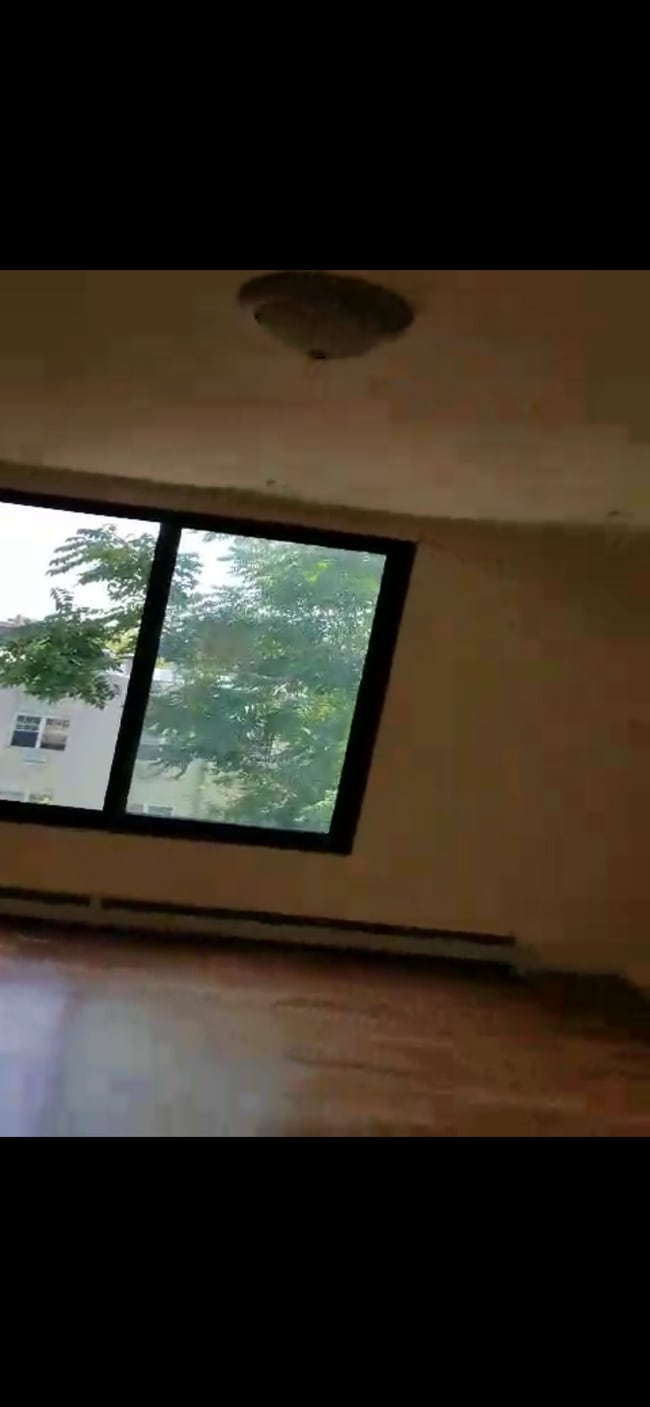 Foto del edificio - 2324 Dean St