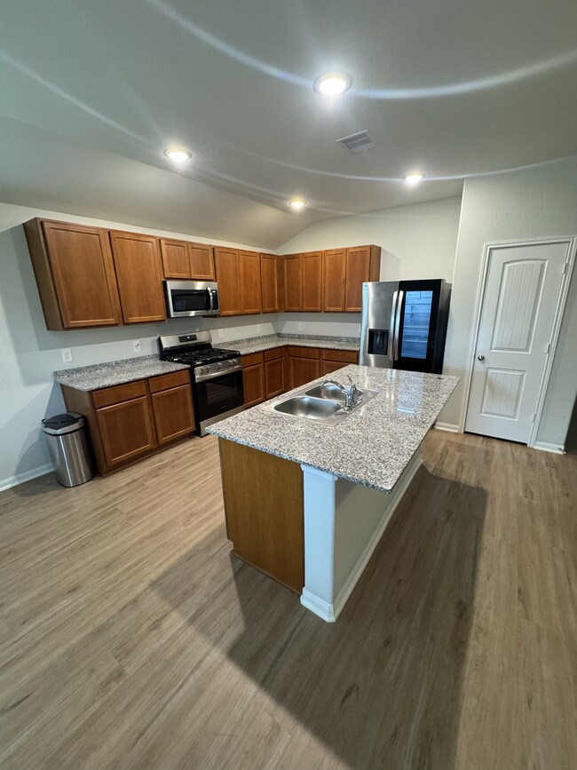 Foto del edificio - 820 Clear Vly Ln