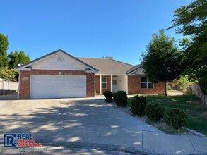 Building Photo - 196 N 2270 E