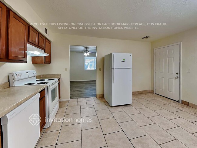 Foto del edificio - 208 N 100th Pl