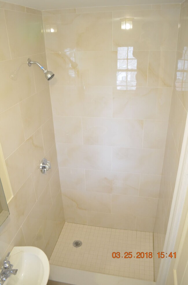 Foto del edificio - 60 Undine Rd