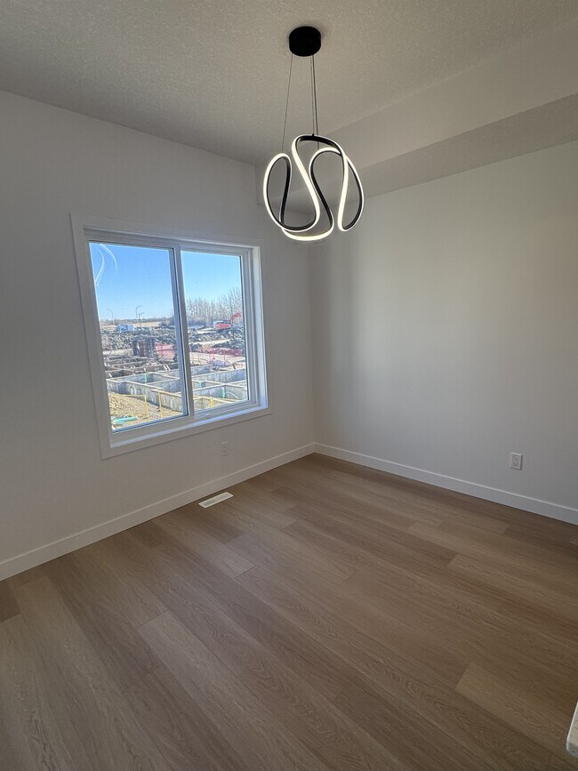 Photo du bâtiment - 18120-18128 28 Ave SW