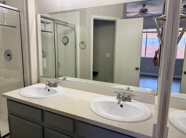Foto del edificio - 2761 Dunstan Way