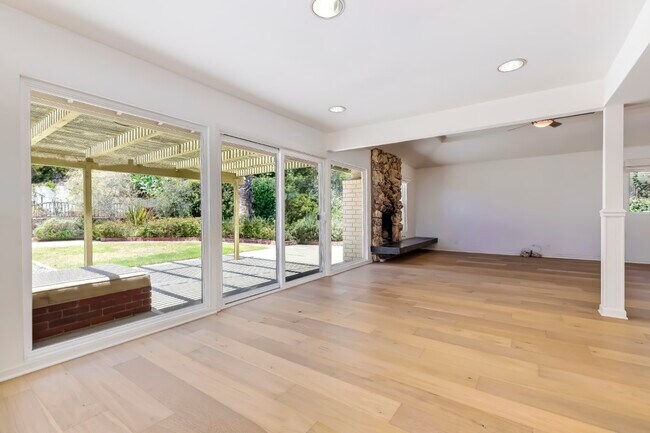 Foto del edificio - 3815 CASTLEROCK Rd
