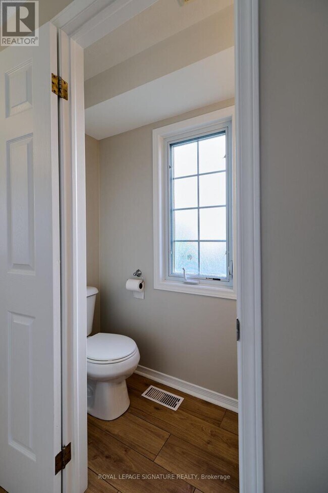 Building Photo - 16 Chantilly St