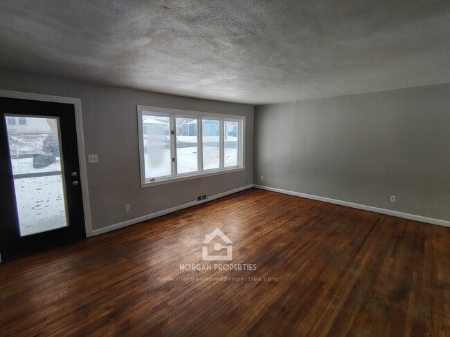 Building Photo - 218 E Mulberry St