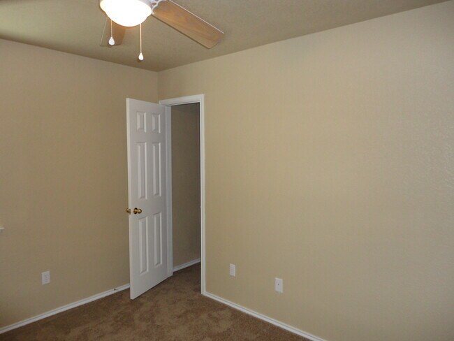Building Photo - 1805 Lost Maples Loop