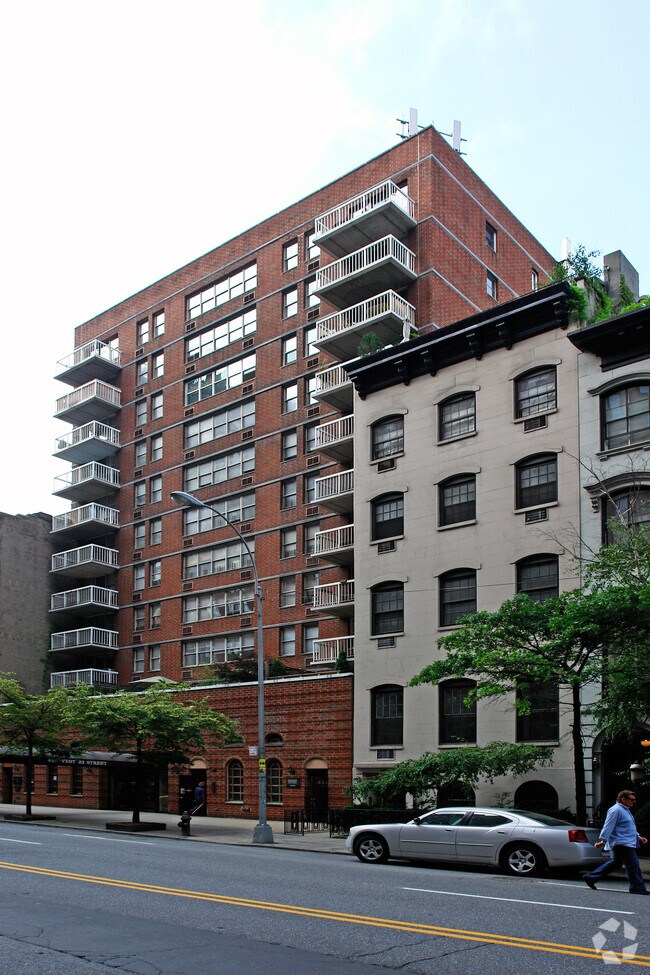 Building Photo - 420 W 23rd St