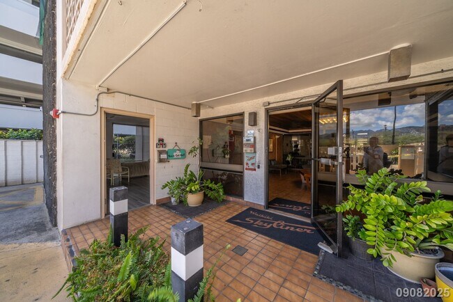 Foto del edificio - $3,200/mo / 2BR / 1BA • 755 SF • 1 Assigne...