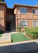 Building Photo - 495 Cherry Ln