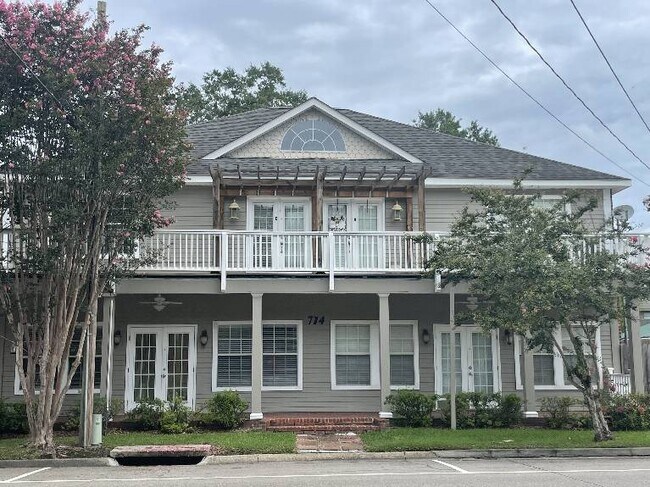 Building Photo - 714 W Canal St