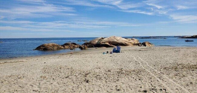 Foto del edificio - 76 Glades Rd