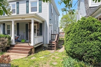 Building Photo - 803 Wolfe St