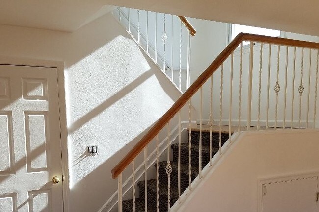 Escaleras - 204 Bloomfield Ave