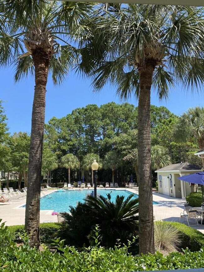 Building Photo - Beautiful Condo in Mount Pleasant!